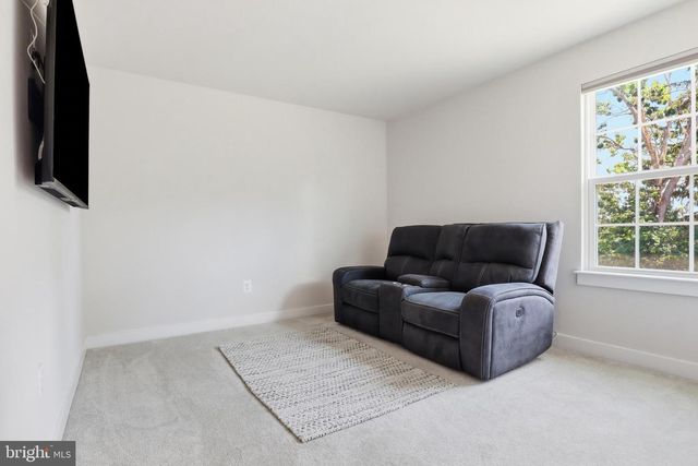 302 GREENWOOD RD, Spring Grove, PA 17362