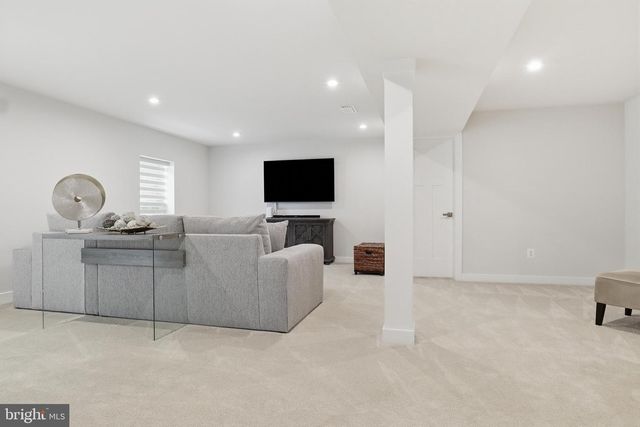 302 GREENWOOD RD, Spring Grove, PA 17362