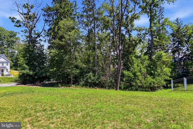 302 GREENWOOD RD, Spring Grove, PA 17362