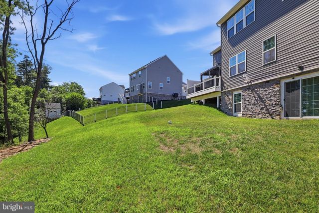 302 GREENWOOD RD, Spring Grove, PA 17362