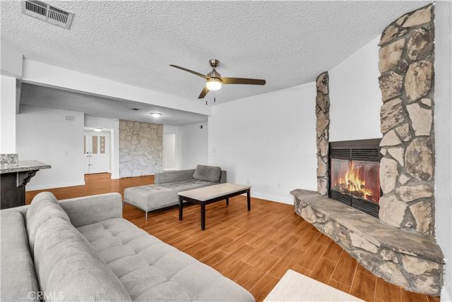 553 E Home, Rialto, CA 92376