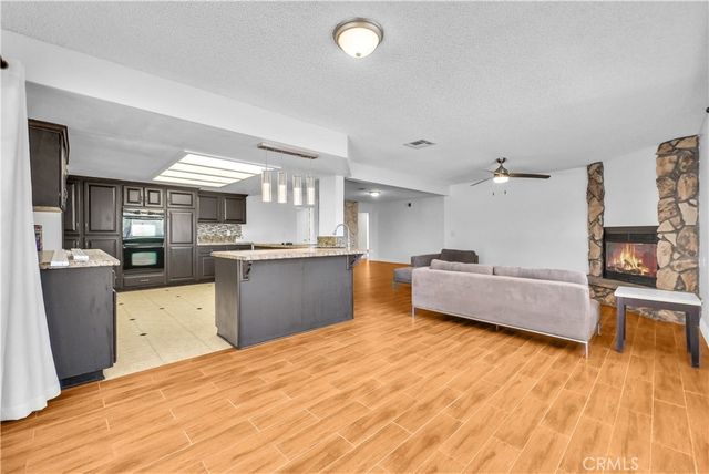 553 E Home, Rialto, CA 92376