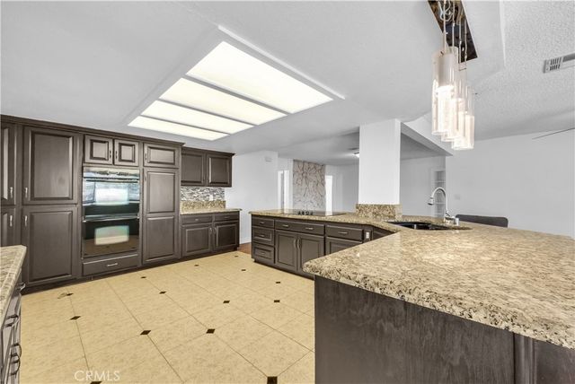 553 E Home, Rialto, CA 92376