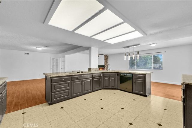 553 E Home, Rialto, CA 92376
