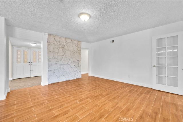 553 E Home, Rialto, CA 92376