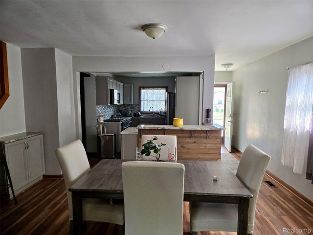 20616 Lancaster Street, Harper Woods, MI 48225