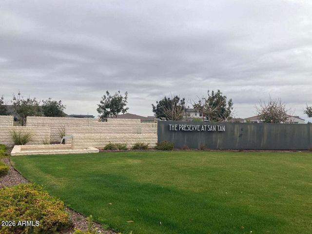 3592 W COBALT Court, San Tan Valley, AZ 85144