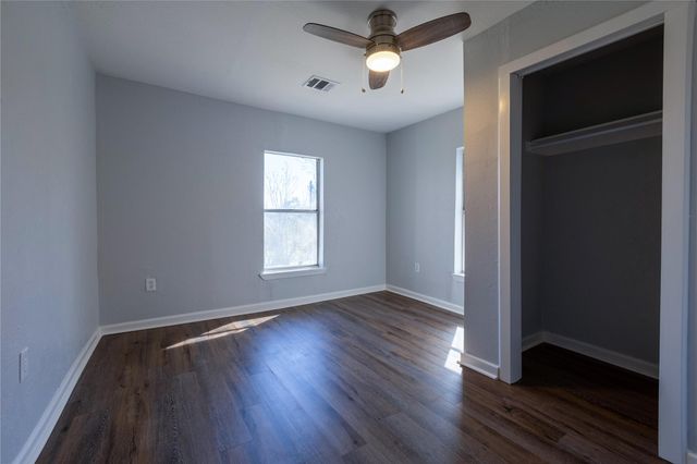 2304 Thrasher LN A, Austin, TX 78741