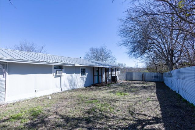 2304 Thrasher LN A, Austin, TX 78741