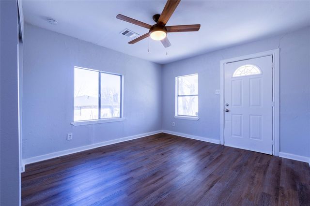 2304 Thrasher LN A, Austin, TX 78741