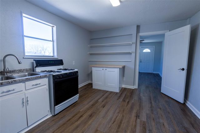 2304 Thrasher LN A, Austin, TX 78741