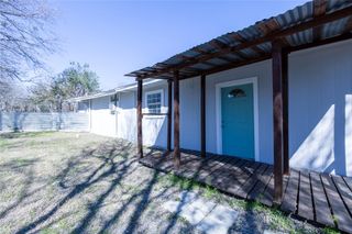 2304 Thrasher LN A, Austin, TX 78741