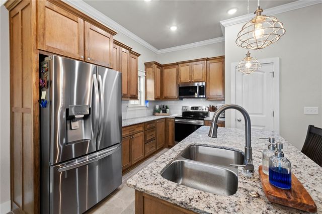 726 Hickory Meadows Avenue, Tontitown, AR 72762