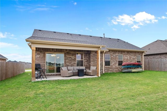 726 Hickory Meadows Avenue, Tontitown, AR 72762
