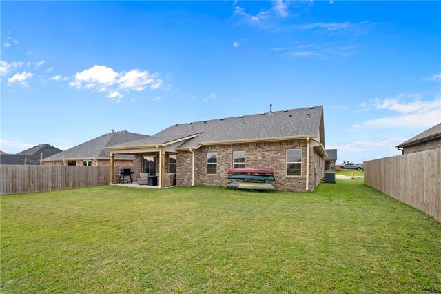 726 Hickory Meadows Avenue, Tontitown, AR 72762