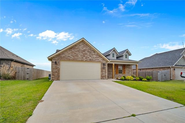 726 Hickory Meadows Avenue, Tontitown, AR 72762