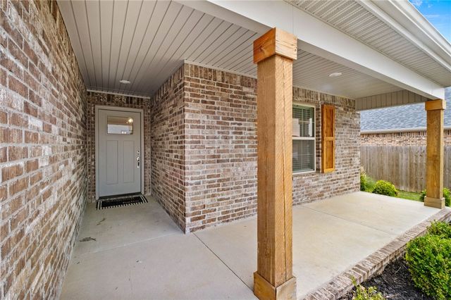 726 Hickory Meadows Avenue, Tontitown, AR 72762