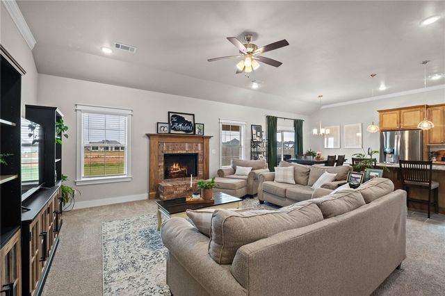 726 Hickory Meadows Avenue, Tontitown, AR 72762