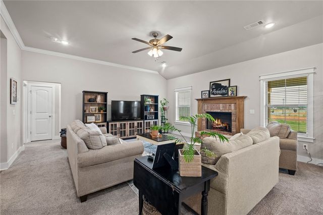726 Hickory Meadows Avenue, Tontitown, AR 72762