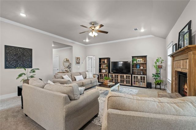 726 Hickory Meadows Avenue, Tontitown, AR 72762