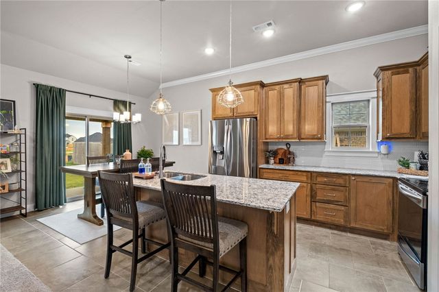 726 Hickory Meadows Avenue, Tontitown, AR 72762