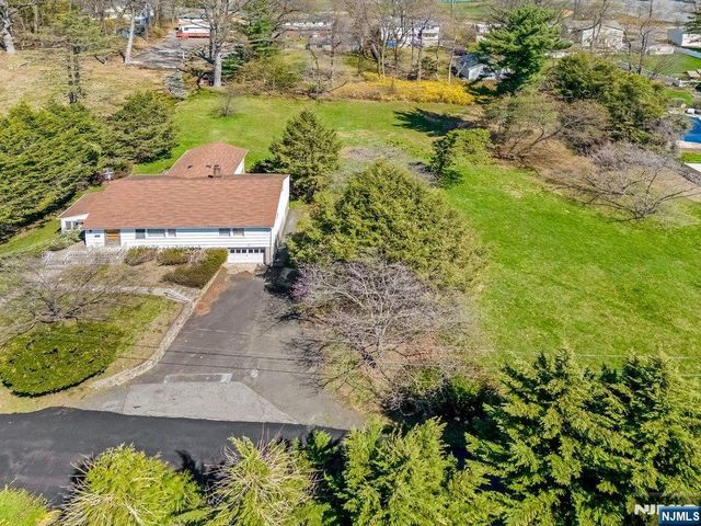 4 Schubert Lane, Paramus, NJ 07652