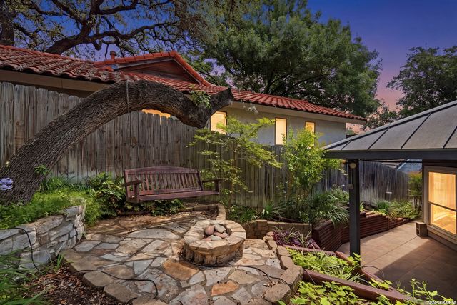 8 Donore Cir, San Antonio, TX 78229