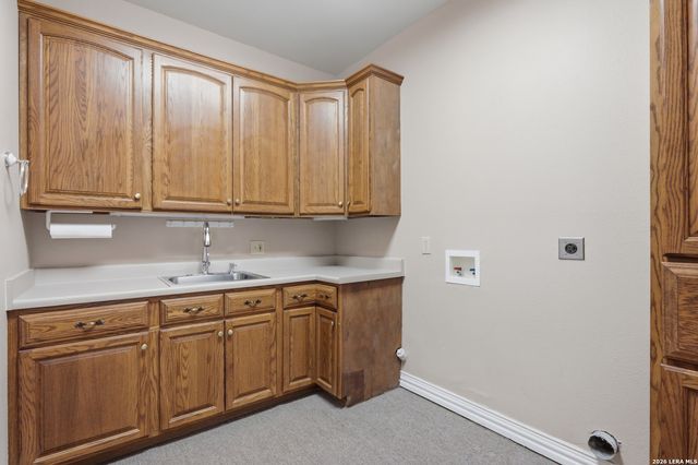8 Donore Cir, San Antonio, TX 78229