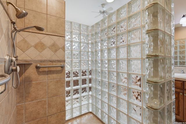 8 Donore Cir, San Antonio, TX 78229