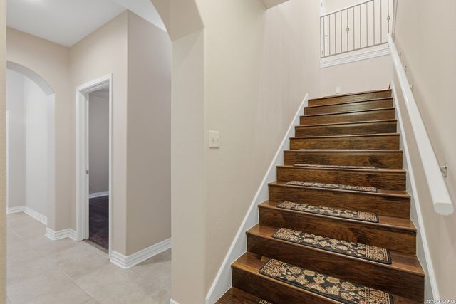 8 Donore Cir, San Antonio, TX 78229