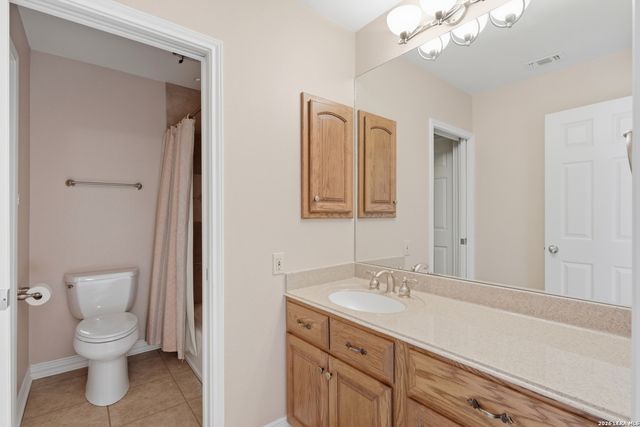 8 Donore Cir, San Antonio, TX 78229