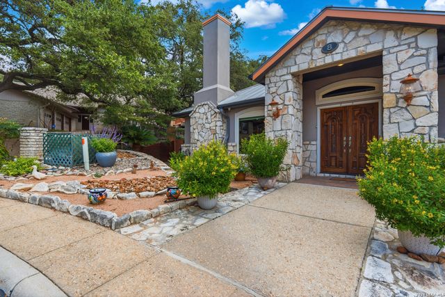 8 Donore Cir, San Antonio, TX 78229