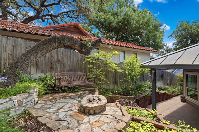 8 Donore Cir, San Antonio, TX 78229