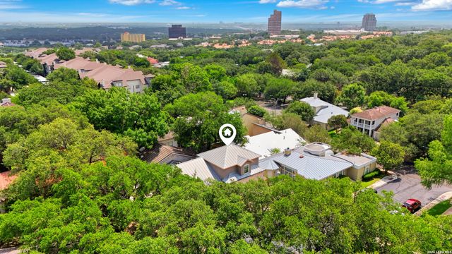 8 Donore Cir, San Antonio, TX 78229