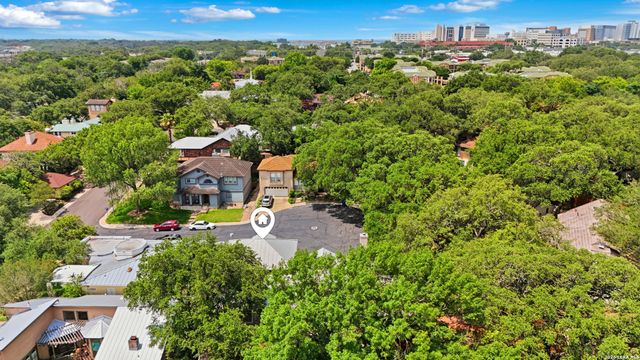 8 Donore Cir, San Antonio, TX 78229