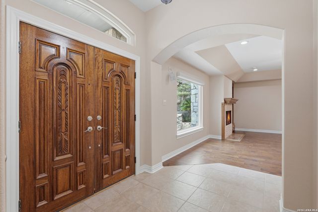 8 Donore Cir, San Antonio, TX 78229
