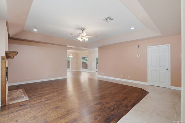 8 Donore Cir, San Antonio, TX 78229