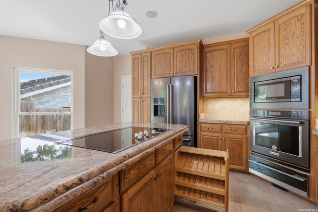 8 Donore Cir, San Antonio, TX 78229
