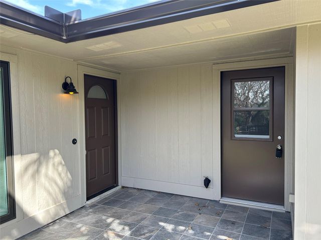 100 Bay Point DR 8, Horseshoe Bay, TX 78657