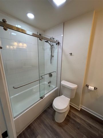 100 Bay Point DR 8, Horseshoe Bay, TX 78657
