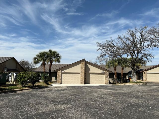 100 Bay Point DR 8, Horseshoe Bay, TX 78657