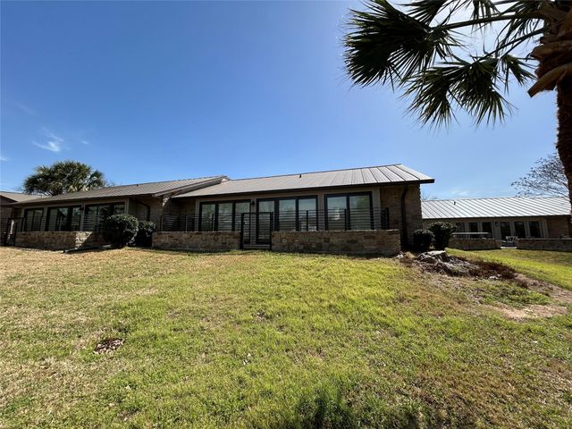 100 Bay Point DR 8, Horseshoe Bay, TX 78657