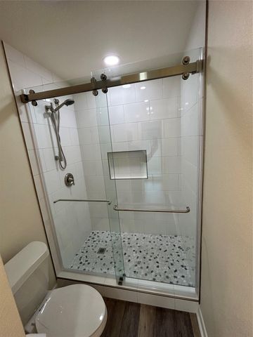 100 Bay Point DR 8, Horseshoe Bay, TX 78657