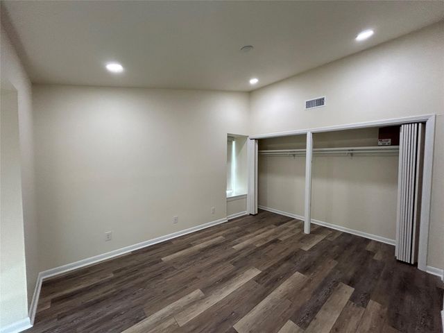 100 Bay Point DR 8, Horseshoe Bay, TX 78657