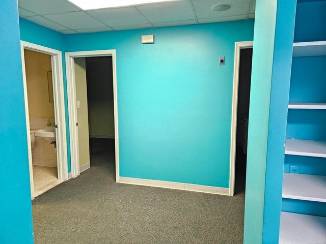 22790 Kelly Road, Eastpointe, MI 48021