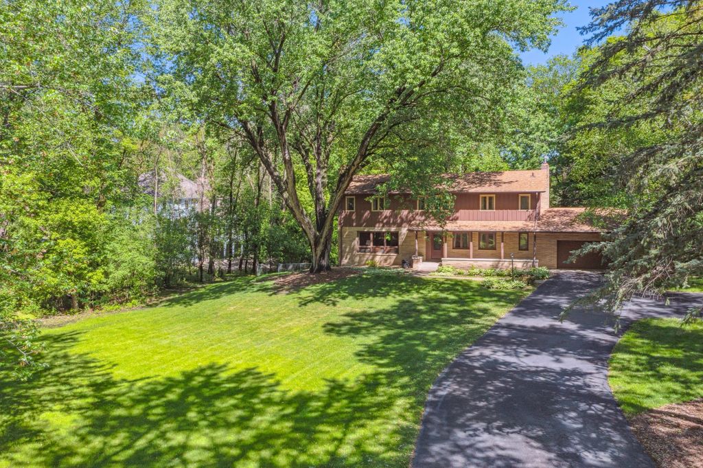 1801 Deer Hill Drive, Minnetonka, MN 55391