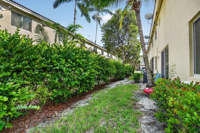 2785 S EVERGREEN Circle, Boynton Beach, FL 33426