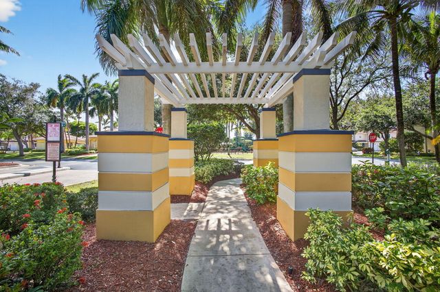 2785 S EVERGREEN Circle, Boynton Beach, FL 33426