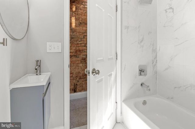 2956 GREENMOUNT AVE, Baltimore, MD 21218