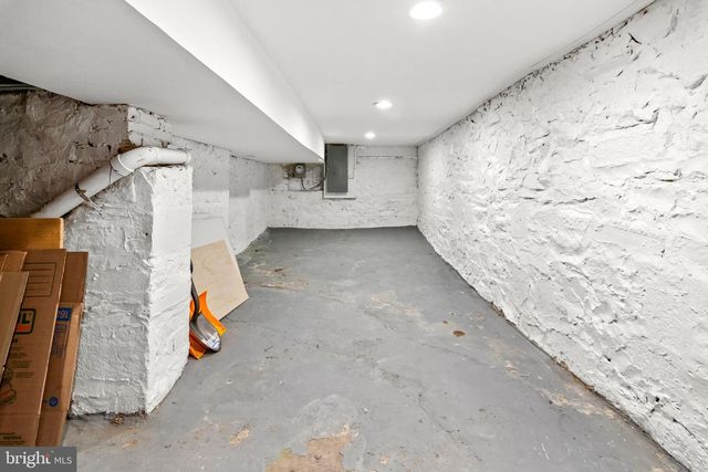 2956 GREENMOUNT AVE, Baltimore, MD 21218